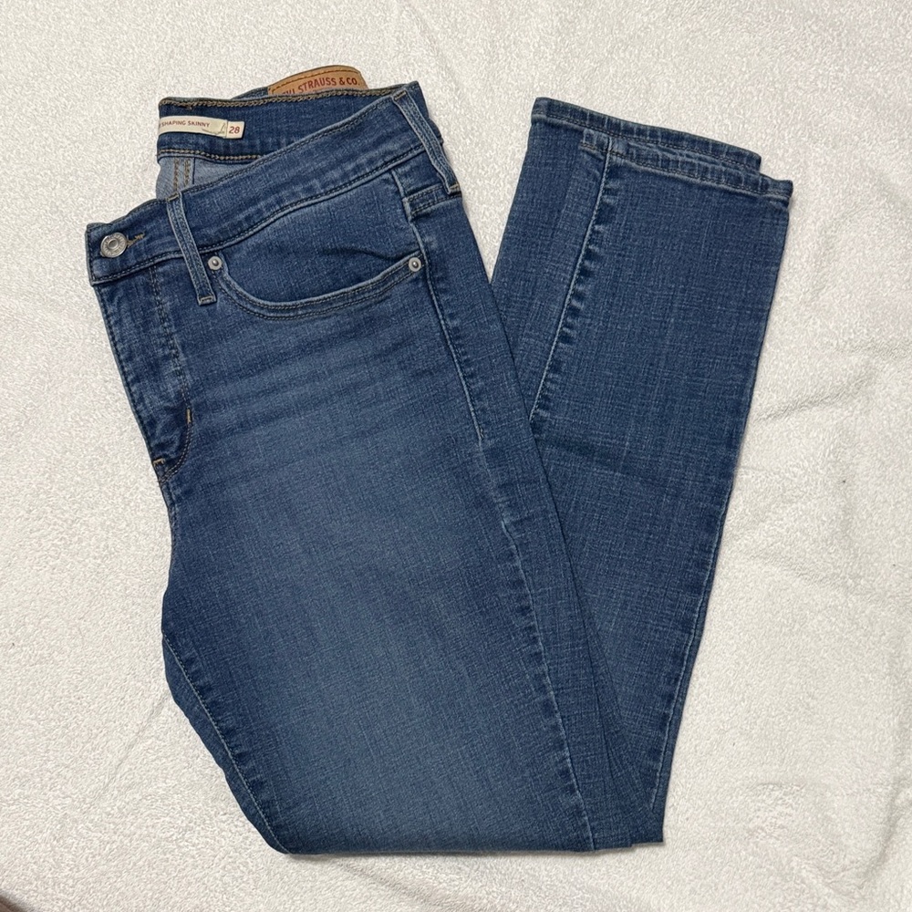 Upcycle these Classic Women's Levi’s Denim Jeans!